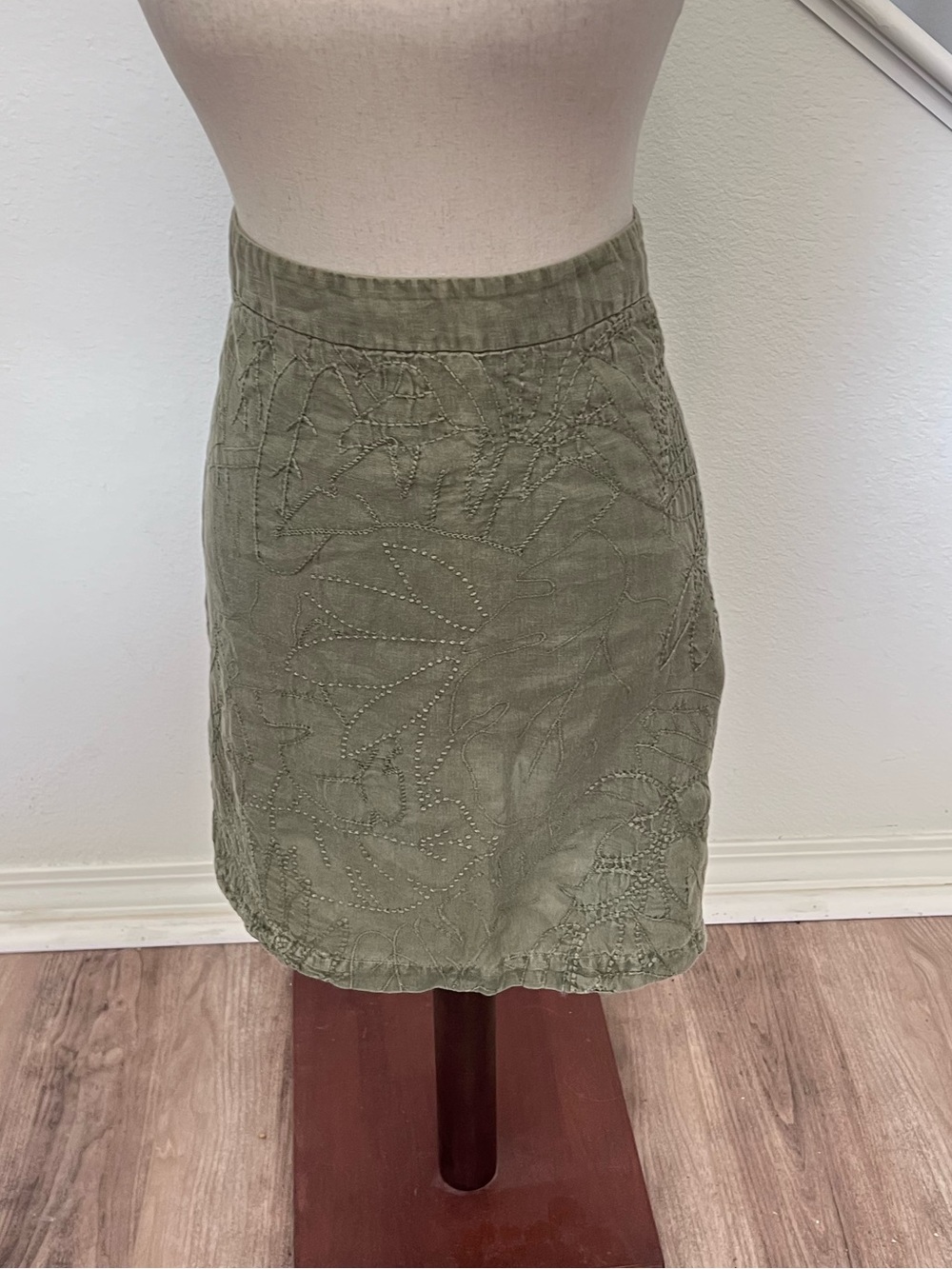 Tommy Bahama linen Olive Embroidered Linen-Blend Mini Skirt Size 10